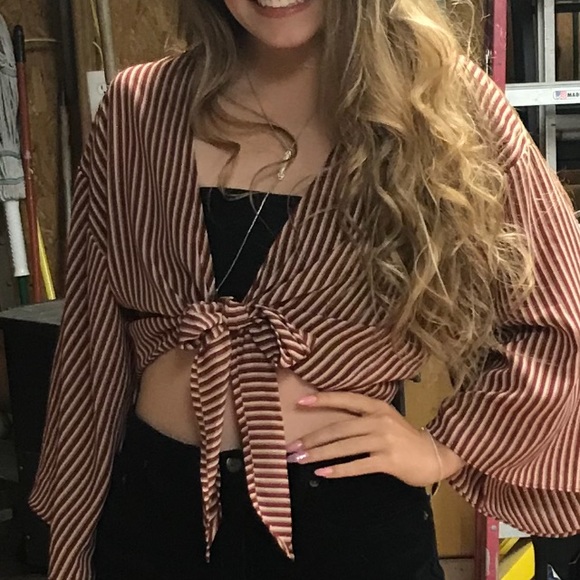 Tie in front crop top - Picture 1 of 3